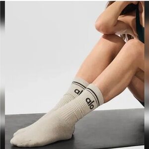 ALO Unisex Throwback Socks Oatmeal